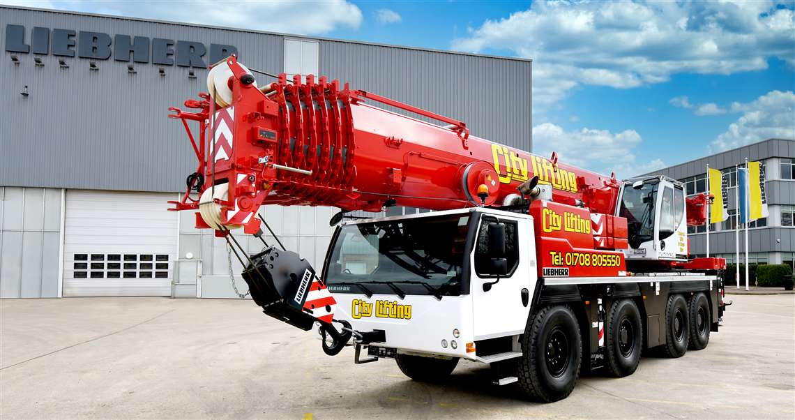Liebherr LTM 1120-4.1 in red and white City Lifting colours