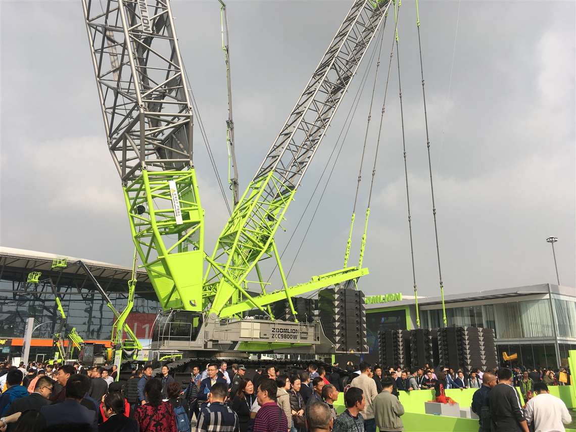 Zoomlion ZCC9800W lattice boom crawler crane at the Bauma China exhibition in 2018