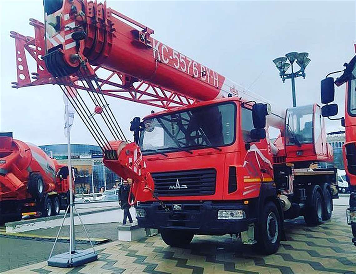 Front view of red MAZ 5576 BY-H-22 32 tonne truck crane with oval profile boom