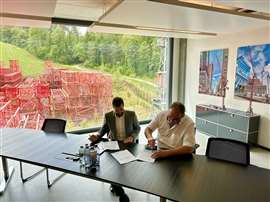 Rodolphe Roche, Ascorel, left, and Ralph Michael Stump, Wolffkran Schweiz, sign the distribution deal. 