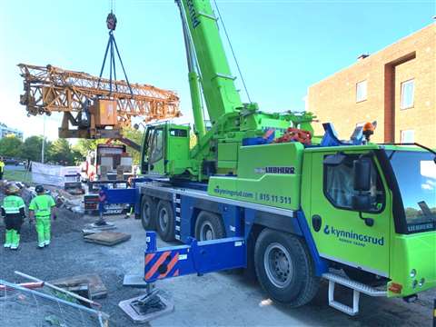 Kynningsrud testing one of its bright green wheeled mobile cranes with HVO fuel